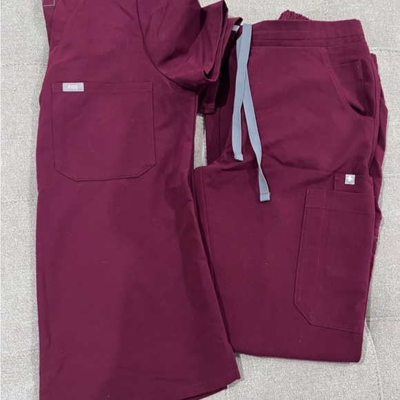FIGS Maroon Scrub set - Picture 2 of 2